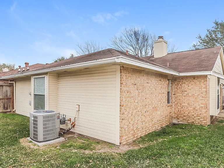 1525 Miller Ave — Photo 16