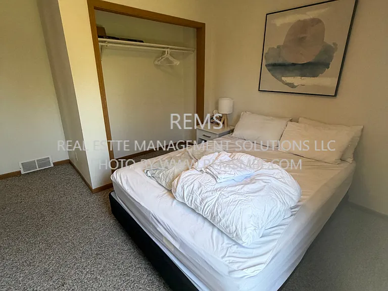 815 Island Ct #1 — Photo 14