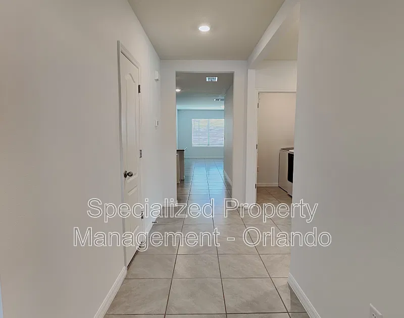 4 bed, 2.0 bath, 1828 sqft, $2,500 — Photo 2