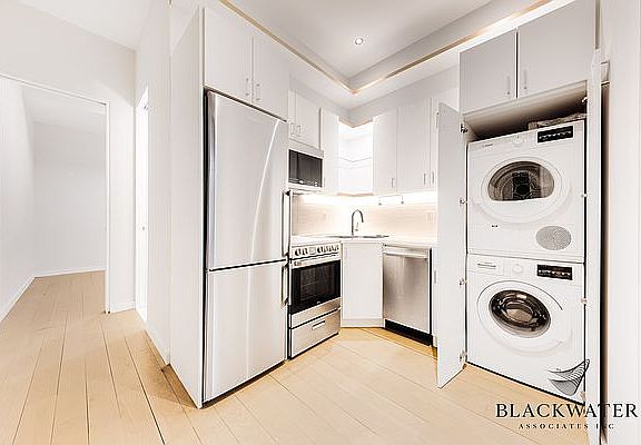 3rd image of 13 E 124th St #2S