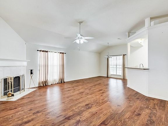 5th image of 2843 Meadowbrook Ln