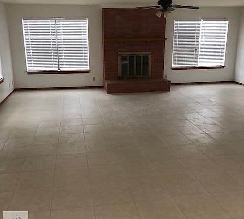 2nd image of 1801 Palm Valley Dr E