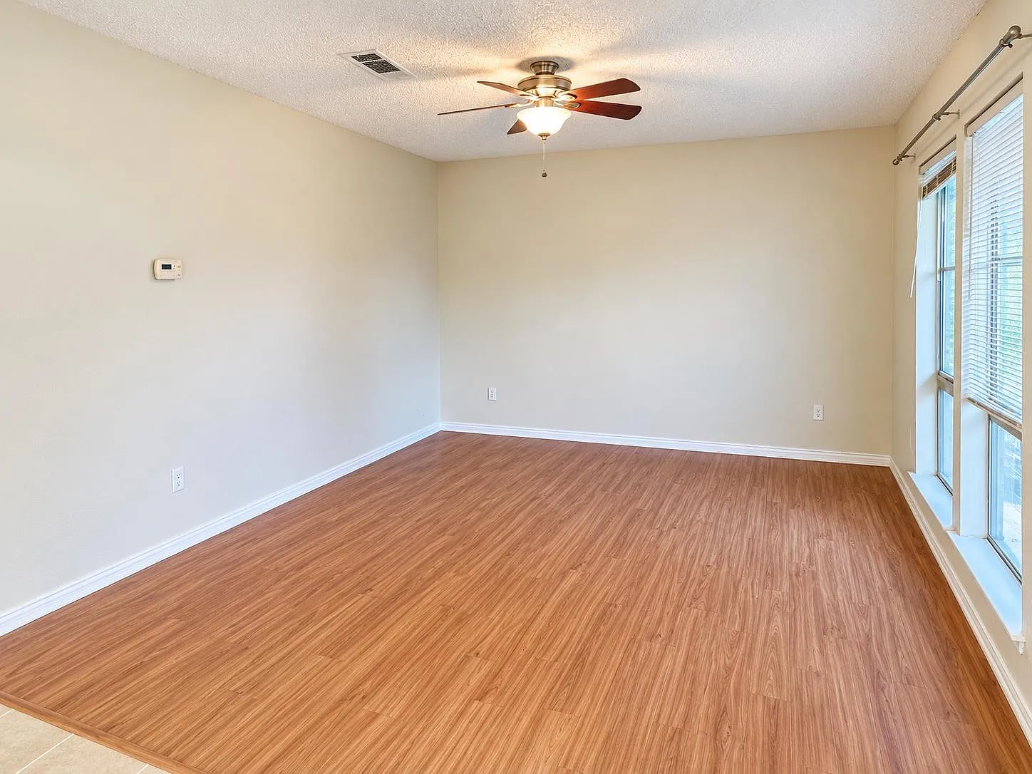 2 bed, 1.0 bath, 858 sqft, $1,699 — Photo 4
