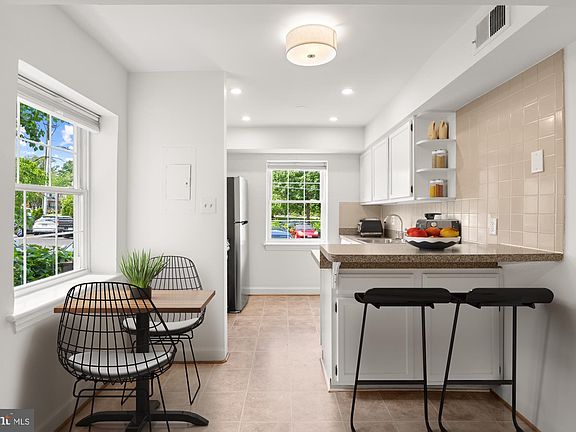 2nd image of 2107 N Taft St APT 11