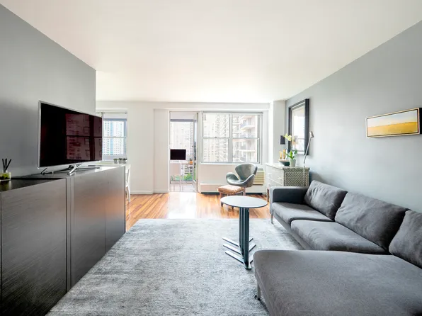 303 West 66th Street image 3 of 20