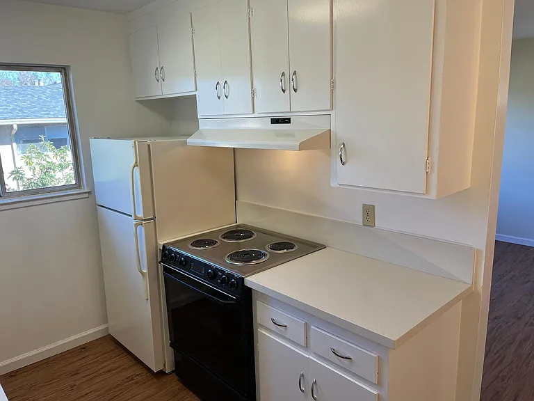 551 Ortega Ave #10 — Photo 5