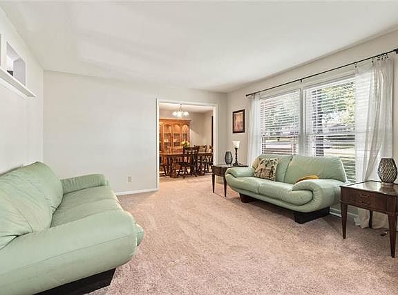 4th image of 12121 Summit St