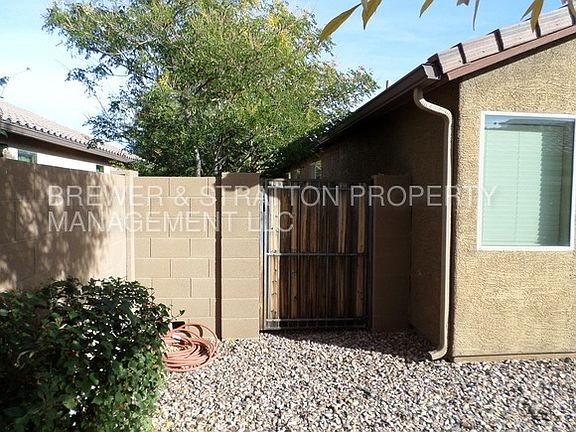 4th image of 2830 N Monticello Dr