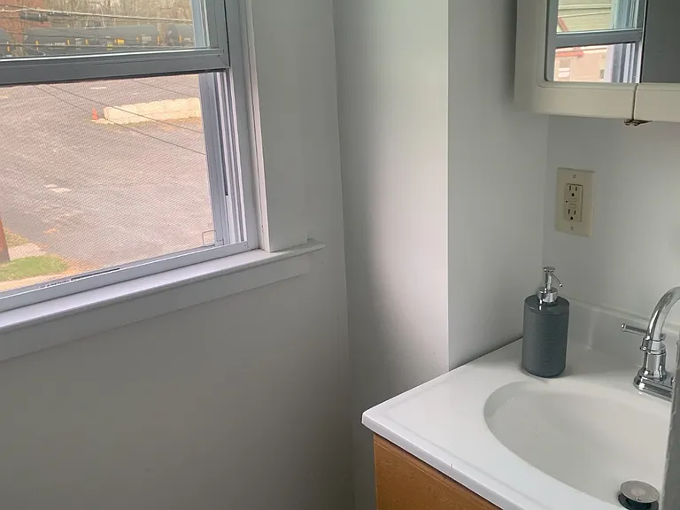 207 King St #B — Photo 13
