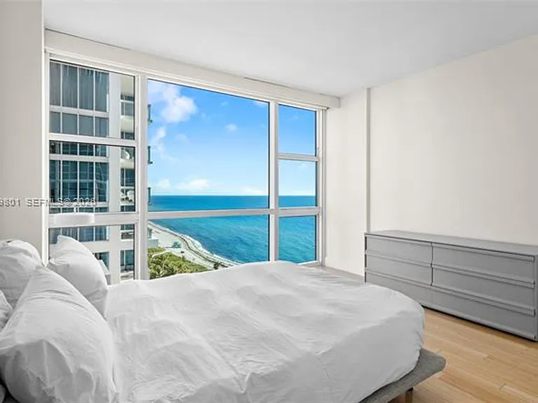 6801 Collins Avenue Cu #1409 — Photo 10