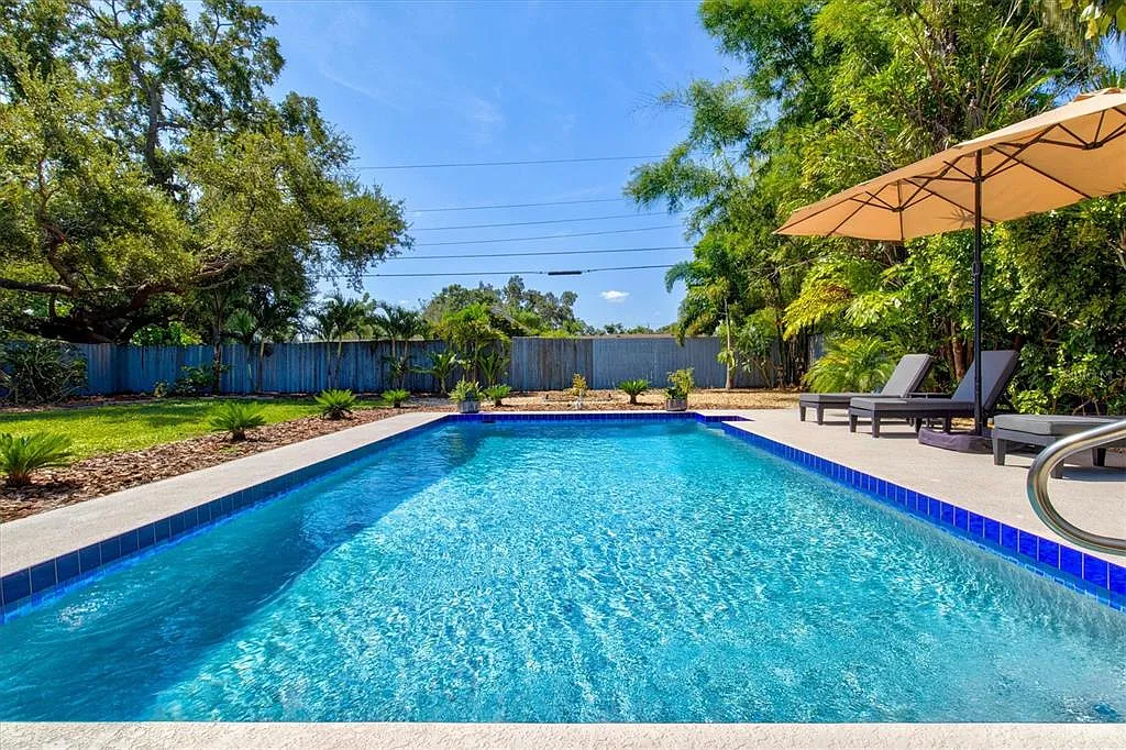 3 bed, 2.0 bath, 1496 sqft, $8,500 — Photo 4