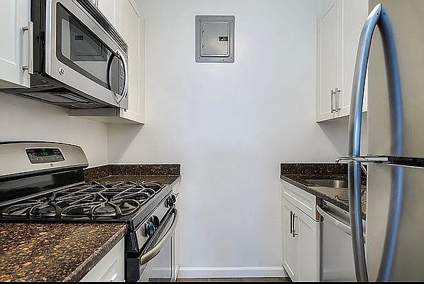 1st image of 320 E 58th St APT 11C