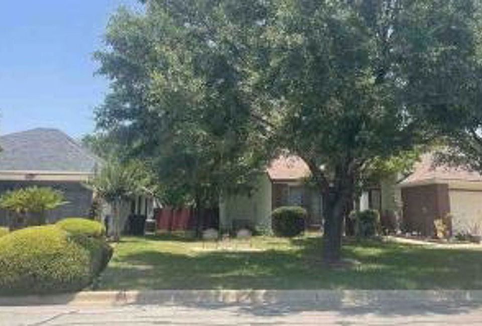 2nd image of 203 Sandhill Dr