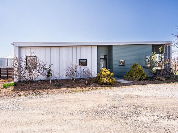 3rd image of 1564 N 450th Rd