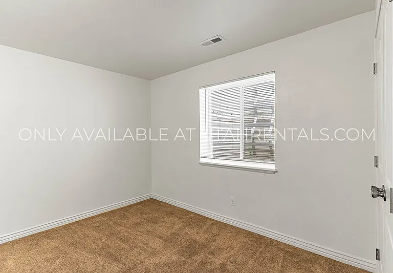 692 E 180 N — Photo 26