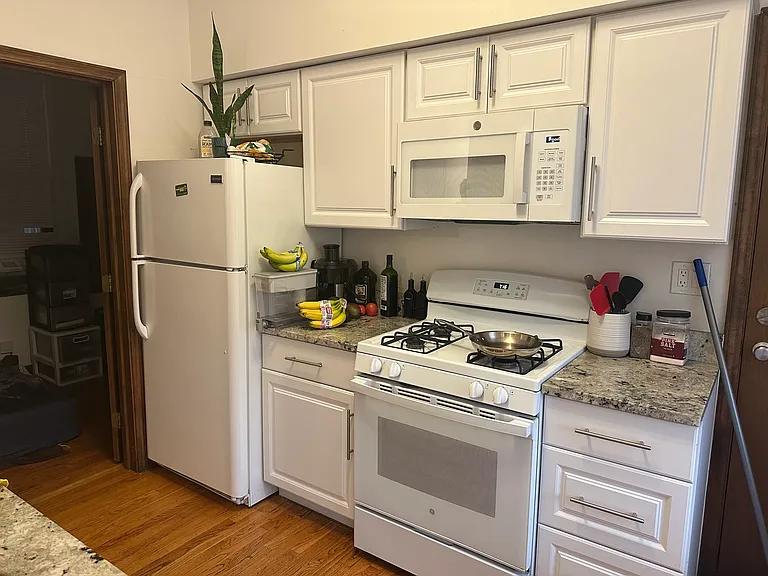 1362 W Crystal St #2F — Photo 3