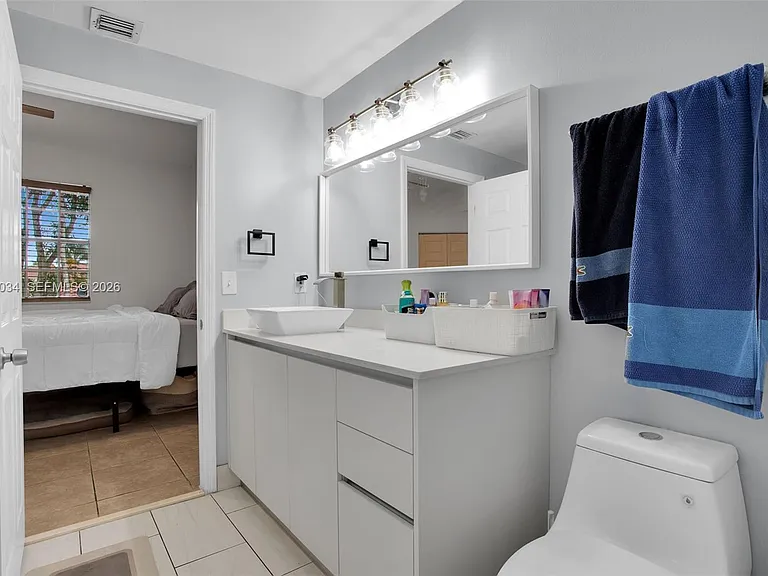 850 Sorrento Dr — Photo 16