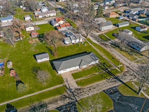 313 W Topeka St, Toluca, IL 61369