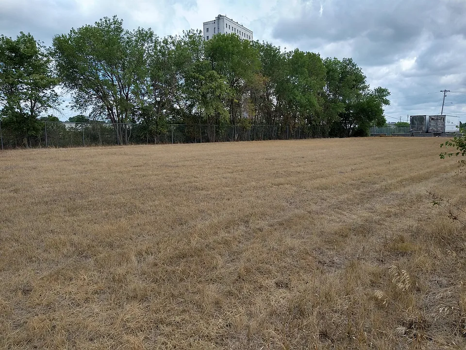 Building Photo 3