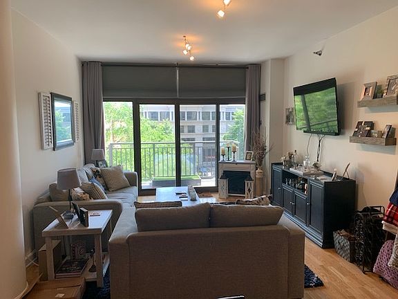 2nd image of 1322 S Prairie Ave Unit 308