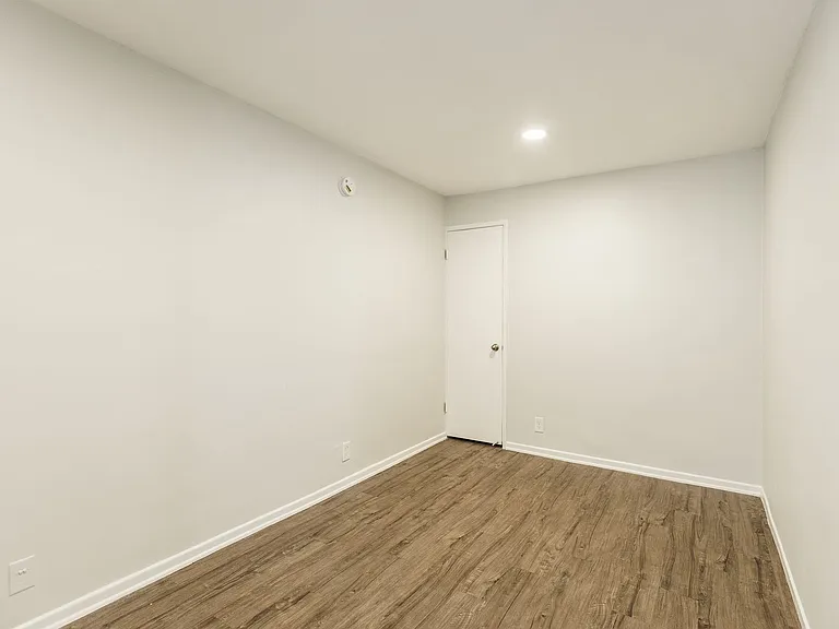 18407 Dearborn Street — Photo 50
