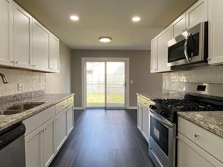 84 Fernwood Rd — Photo 10