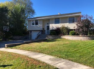 1512 Somerset Ct, Schaumburg, IL 60193