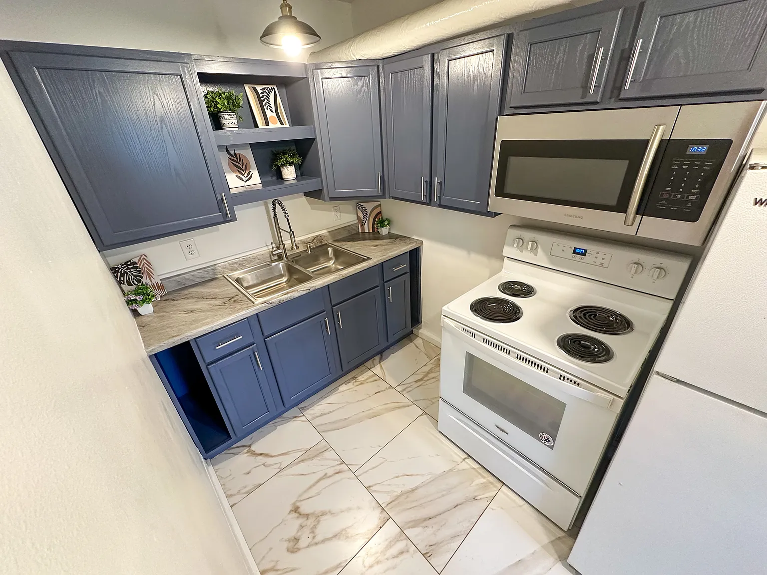 2 bed, 900 sqft, $875 — Photo 2