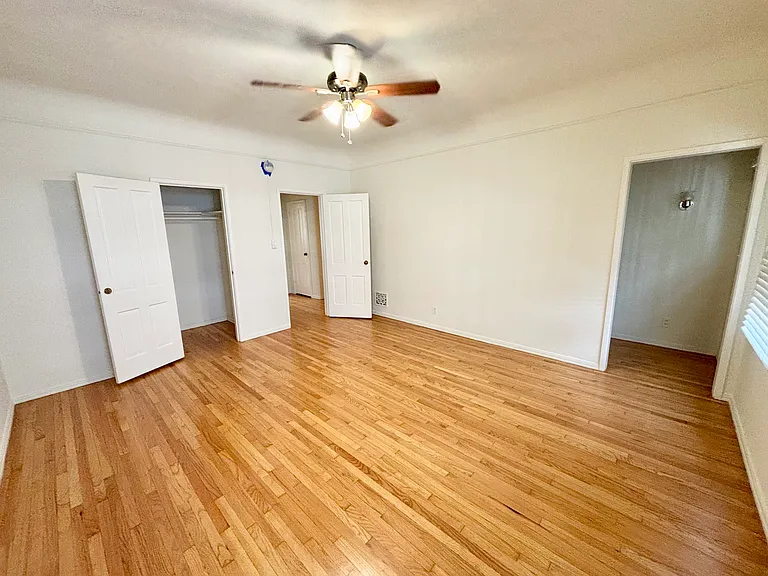 128 1/2 N Palm Dr — Photo 8