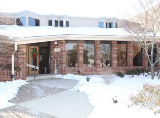 425 W Willow Ct APT 104, Fox Pt, WI 53217