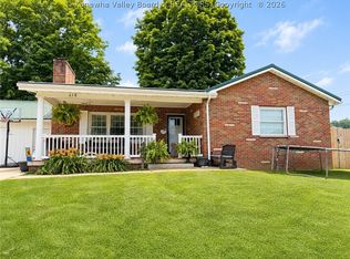 618 1st St, New Haven, WV 25265