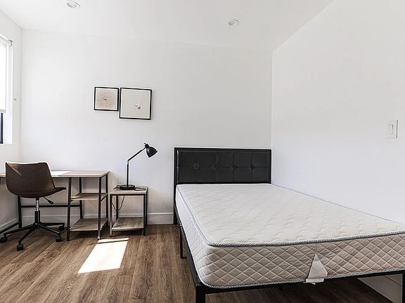3rd image of 1607 W 35th Pl #203