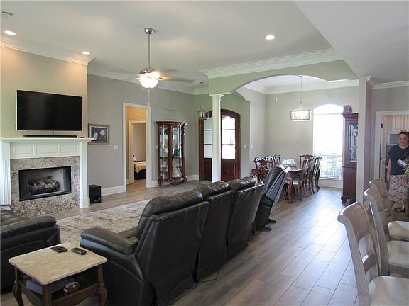 4th image of 13720 Grace Ave