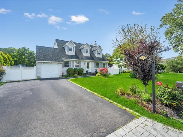 34 Harlem Avenue, Medford, NY 11763