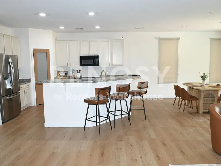 10413 W Roanoke Ave — Photo 6