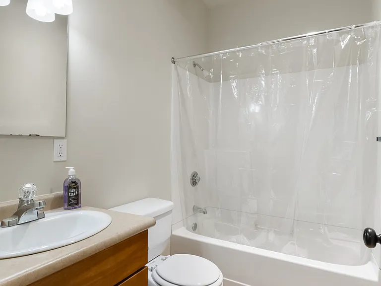 Milwaukee Apartments — Photo 17