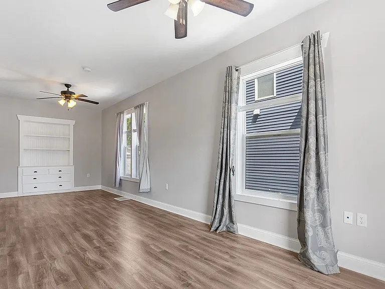 408 Van Raalte Ave — Photo 3