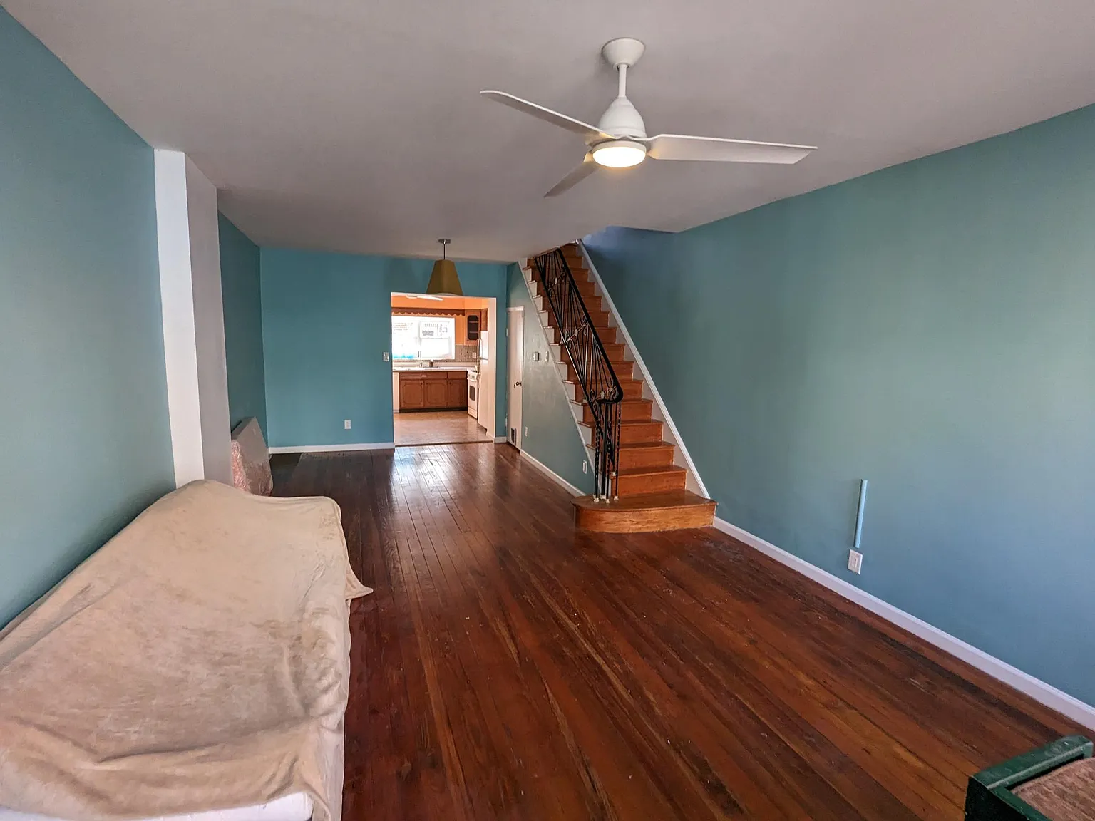 3 bed, 1024 sqft, $1,850 — Photo 3