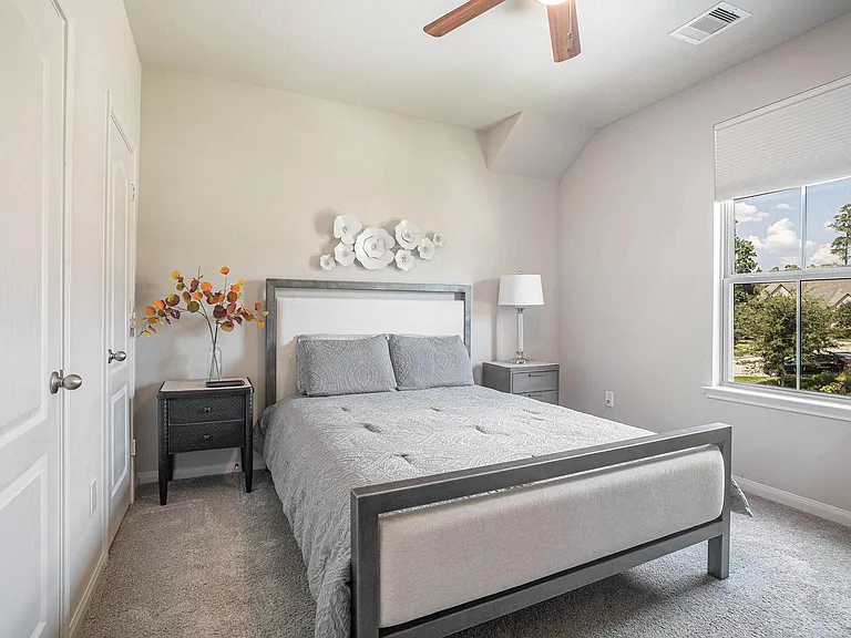 206 Liatris Ct — Photo 16