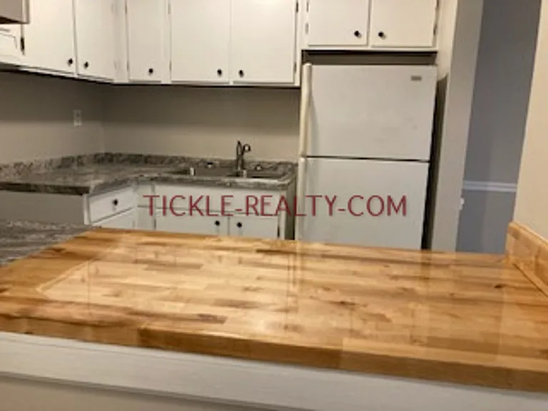 Creekwood Apartments - Farmington — Photo 13