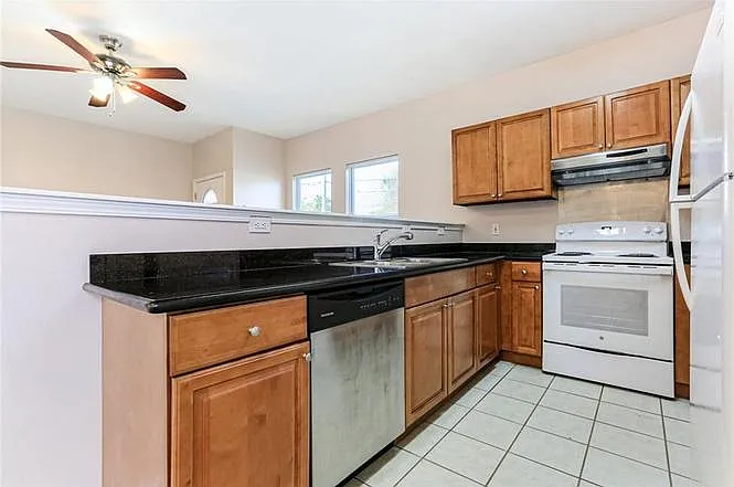 3925 Clematis St — Photo 6