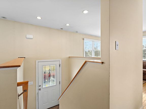 4th image of 411 Newport Rd