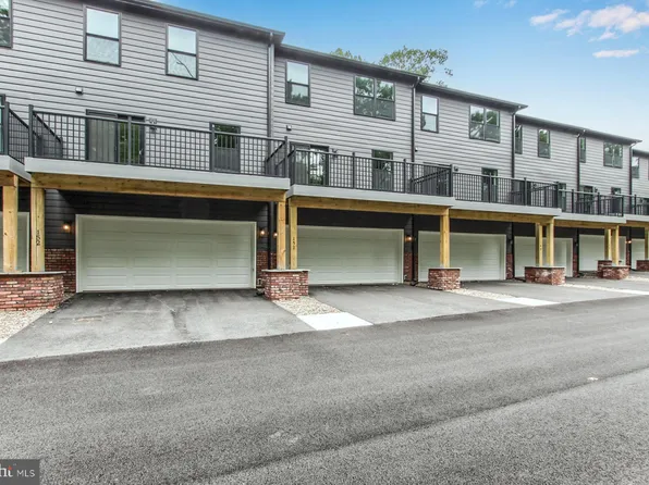 147 High Pointe Dr #28, Hummelstown, PA 17036