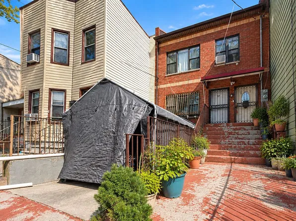 121 Montauk Ave, Brooklyn, NY 11208