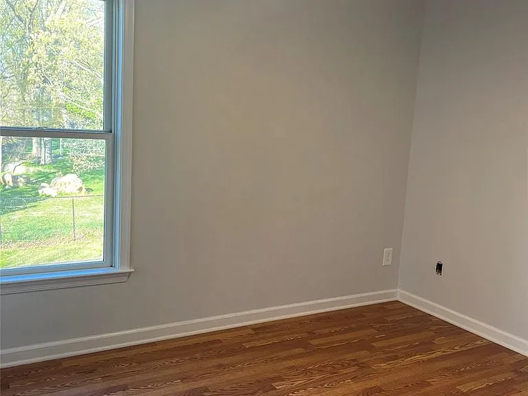 8 Marion Ave #6 — Photo 15