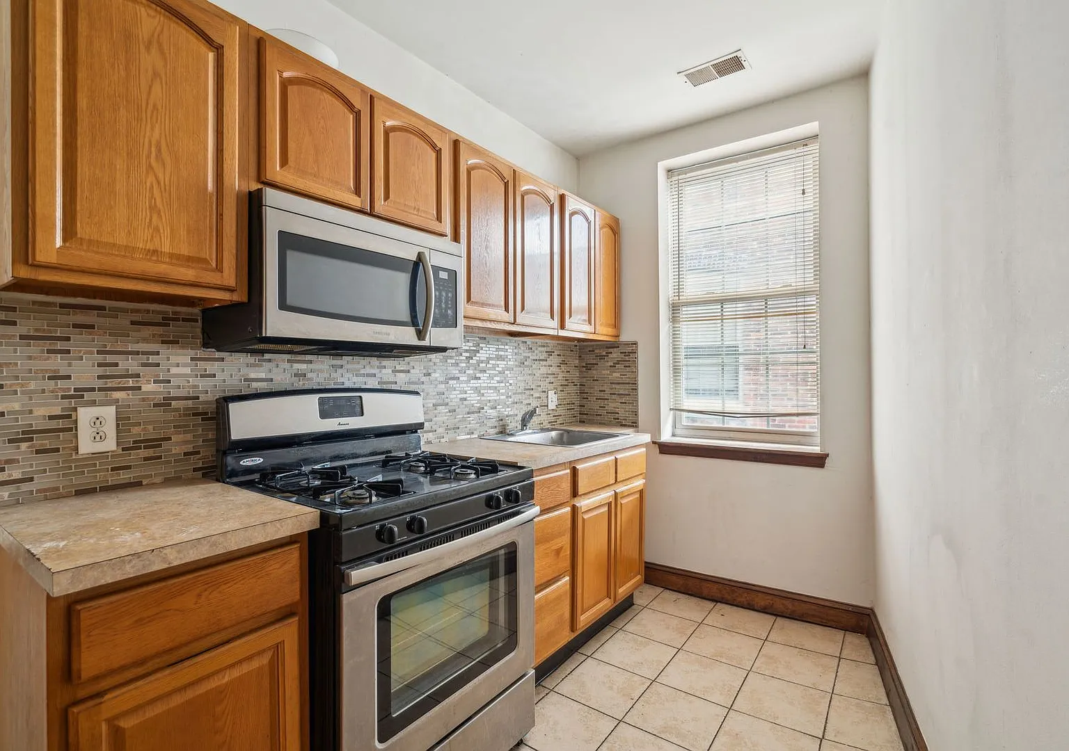 1 bed, $990 — Photo 1