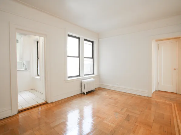 111 West 16th Street image 1 of 8