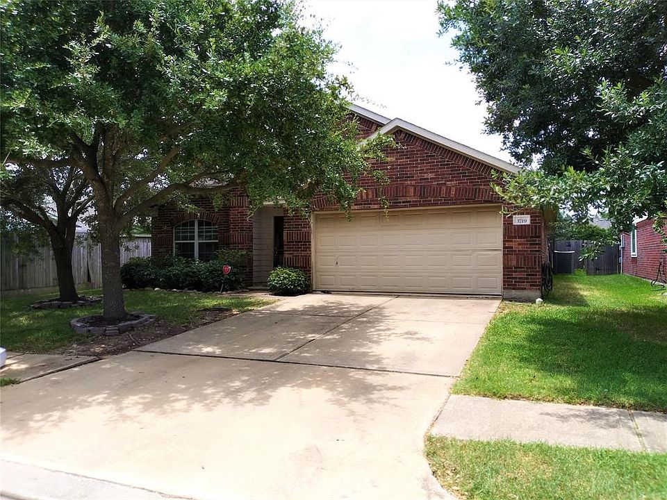 1st image of 3719 E Piper Grove Dr