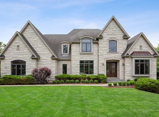 350 Old Oak Ct, Willowbrook, IL 60527