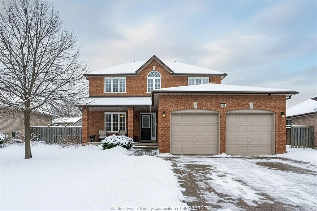 329 Geraldine Cres photo 1